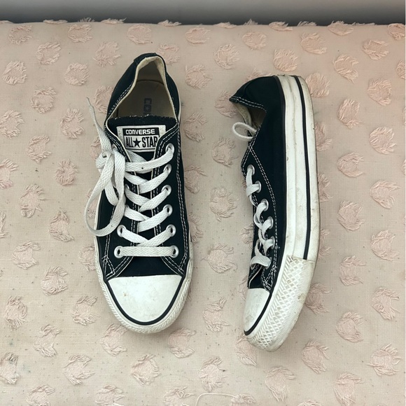 Converse Classic Chuck Taylor Sneakers Black White Size 7 - Picture 1 of 3